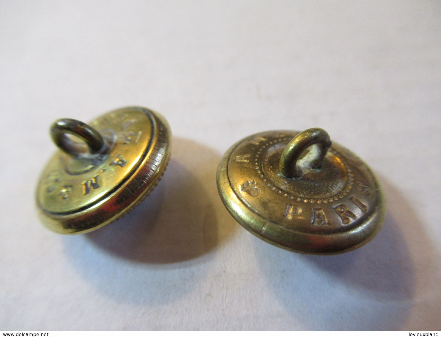 2 Mini-Boutons Anciens D'uniforme/Militaria/Grenade éclatant/Laiton Poli/Perfectionne /. Paris/15/ Début XXème   BOUT151 - Buttons