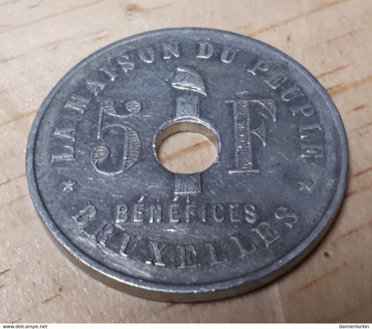 BELGIQUE BRUXELLES MAISON DU PEUPLE TRES RARE JETON 5 F CINQ FRANCS 5 FRANCS ALUMINIUM  LIRE DESCRIPTIF - Monedas / De Necesidad