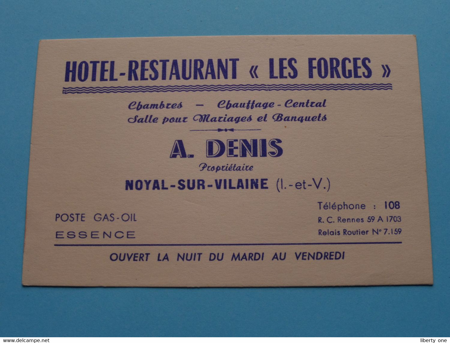 Hotel-Restaurant " LES FORGES " A. DENIS (Prop.) NOYAL-Sur-VILAINE ( Voir / Zie Scan ) ! - Visitekaartjes