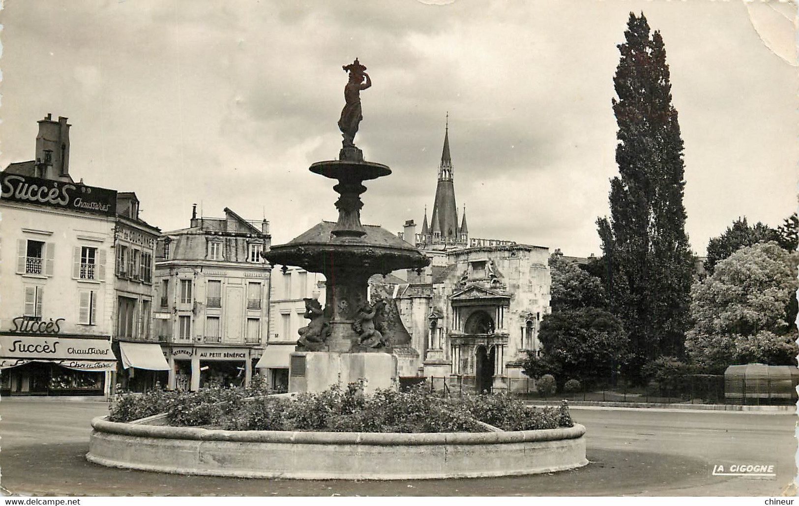 EPERNAY PLACE HUGUES PLOMB LA FONTAINE - Epernay