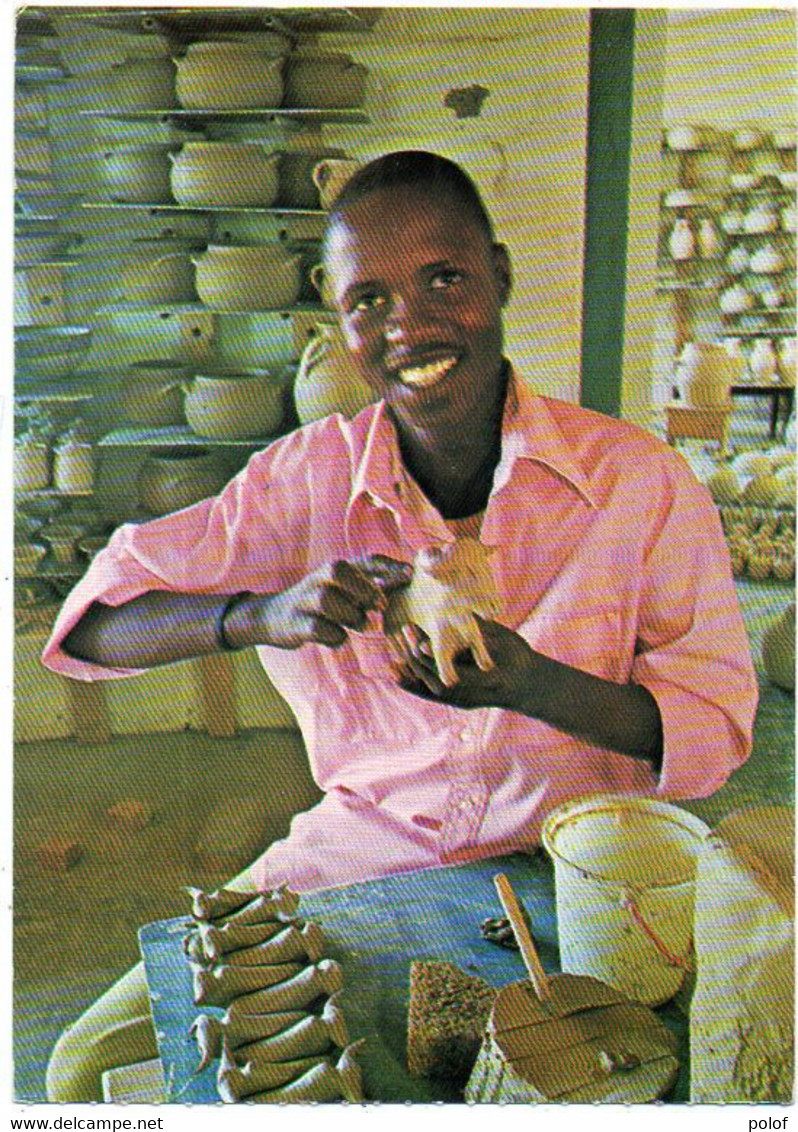 LESOTHO - Mosotho Potter - Kolonyama Pottery       (124999) - Lesotho
