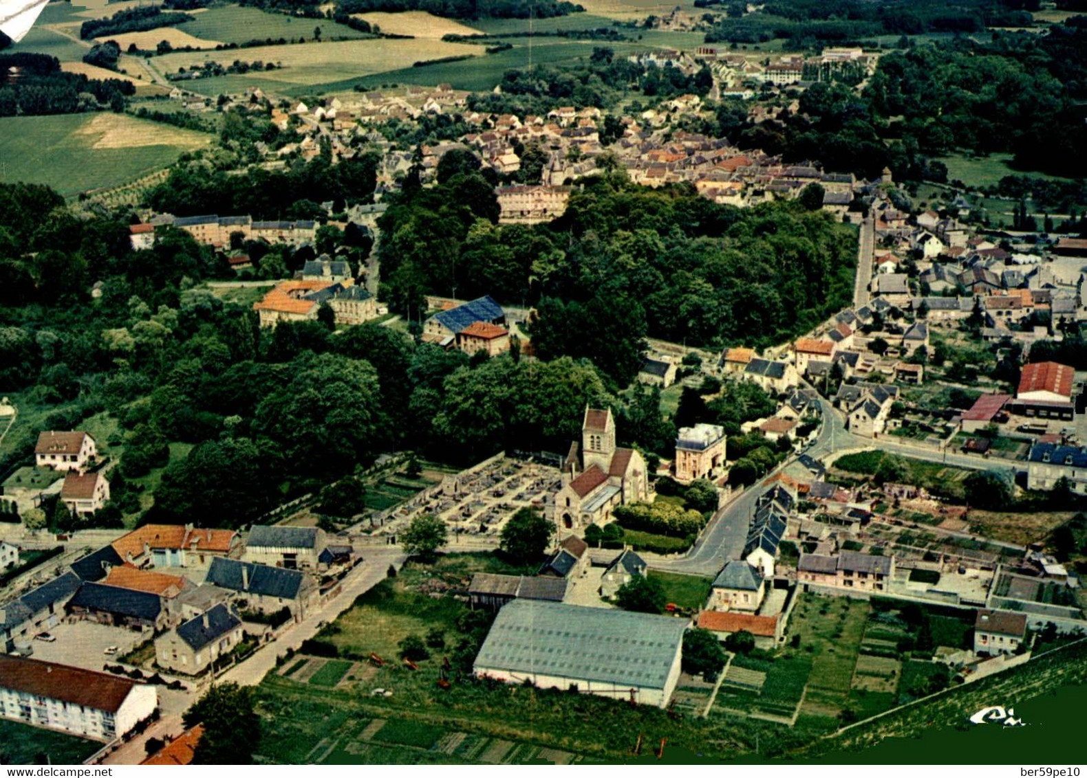 02 VIC SUR AISNE VUE GENERALE AERIENNE - Vic Sur Aisne