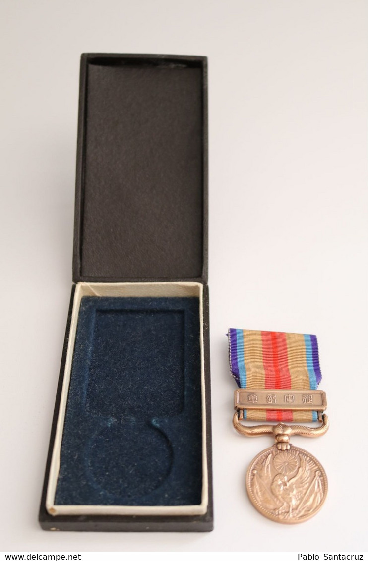WW2 Japón Medalla de Guerra del Incidente de China + Caja + Documentación. Segunda Guerra Mundial 1939-1945.