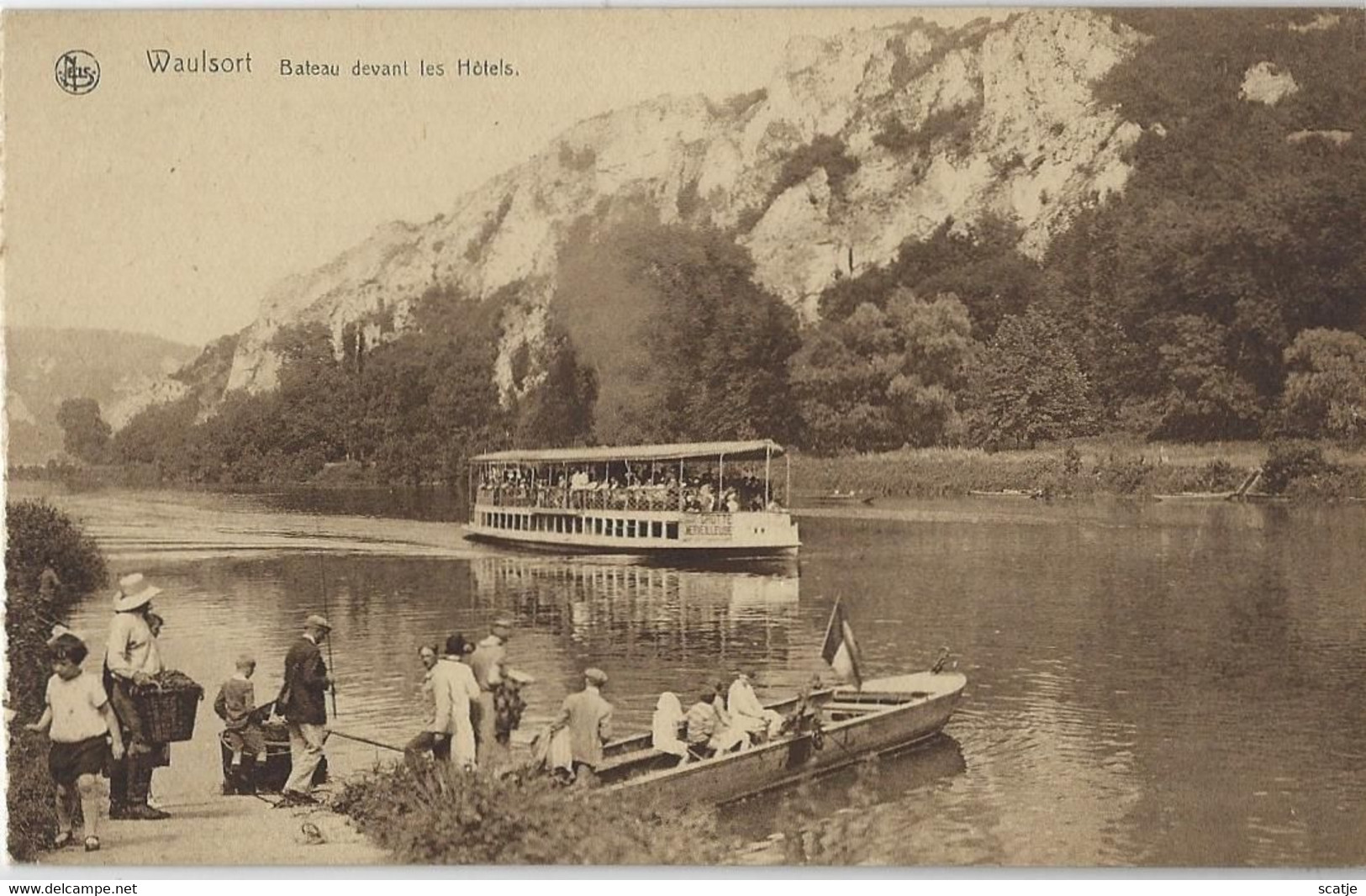 Waulsort.   -  Bateau Devant Les Hôtels. - Hastière