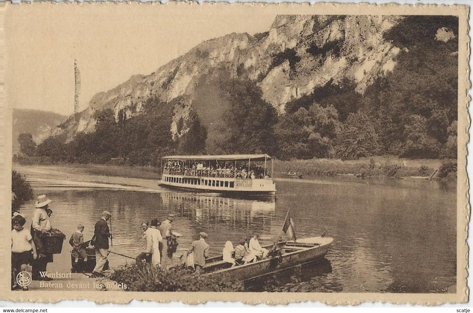 Waulsort.   -  Bateau Devant Les Hôtels.  -   1953   Naar   Laeken - Hastière