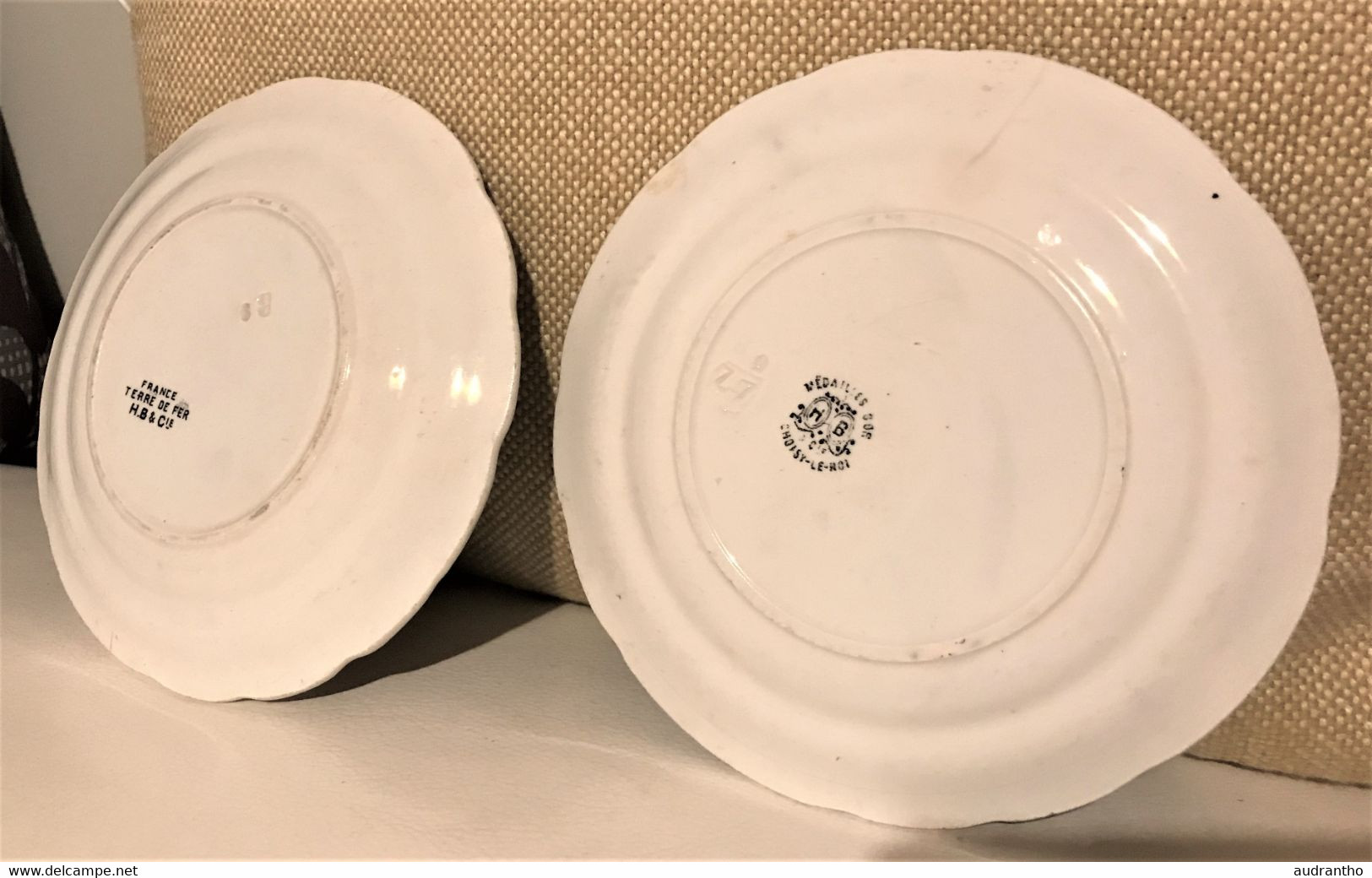 2 Assiettes Parlantes "questions" - Terre De Fer - HB Et CIE Choisy-le-Roy - Plates