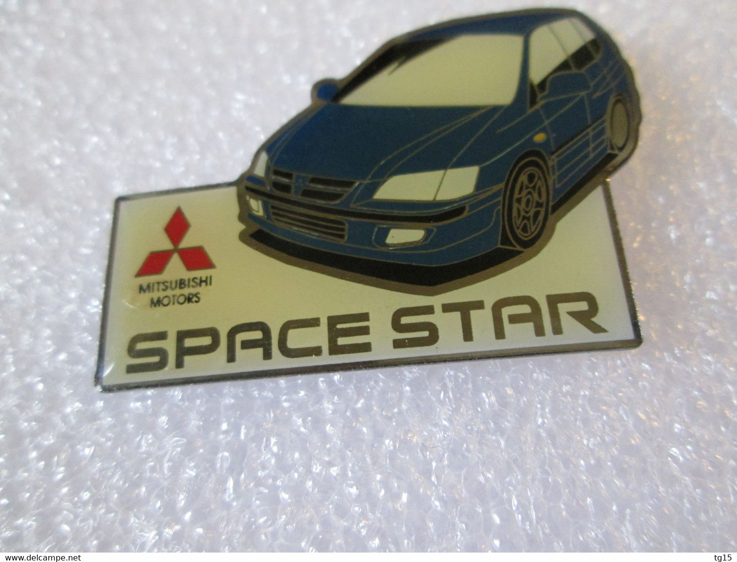 PIN'S    MITSUBISHI  SPACE STAR - Mitsubishi