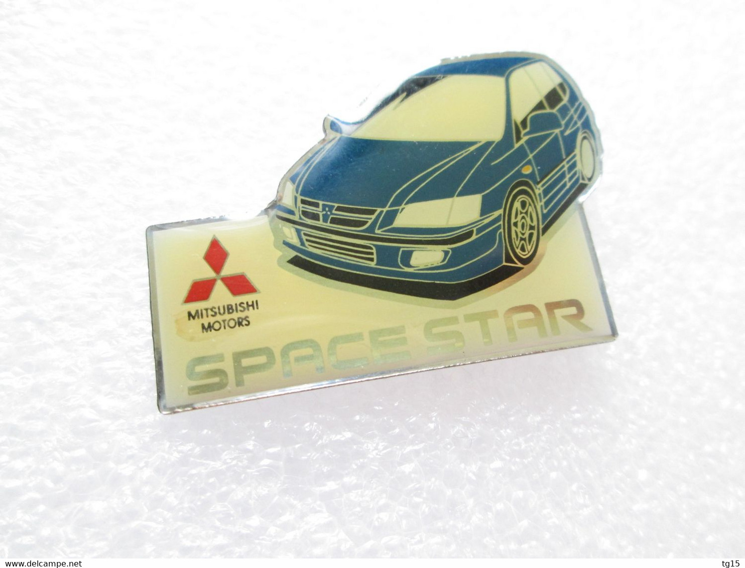 PIN'S    MITSUBISHI  SPACE STAR - Mitsubishi