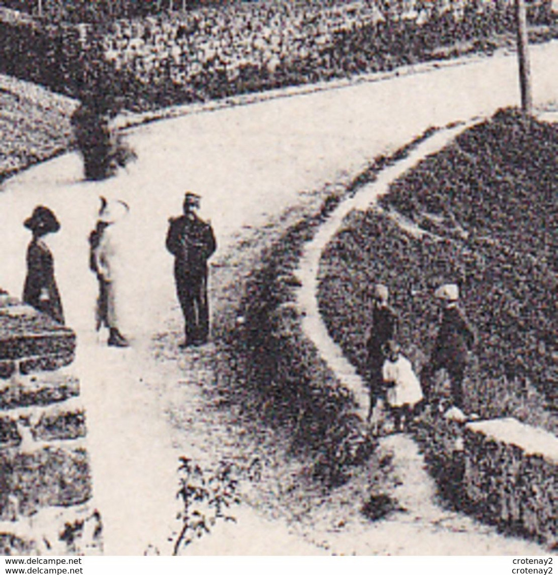 36 SAINT BENOIT DU SAULT Vers Le Blanc Argenton Sur Creuse L'Eglise En 1930 VOIR ZOOM Personnages Et DOS - Le Blanc