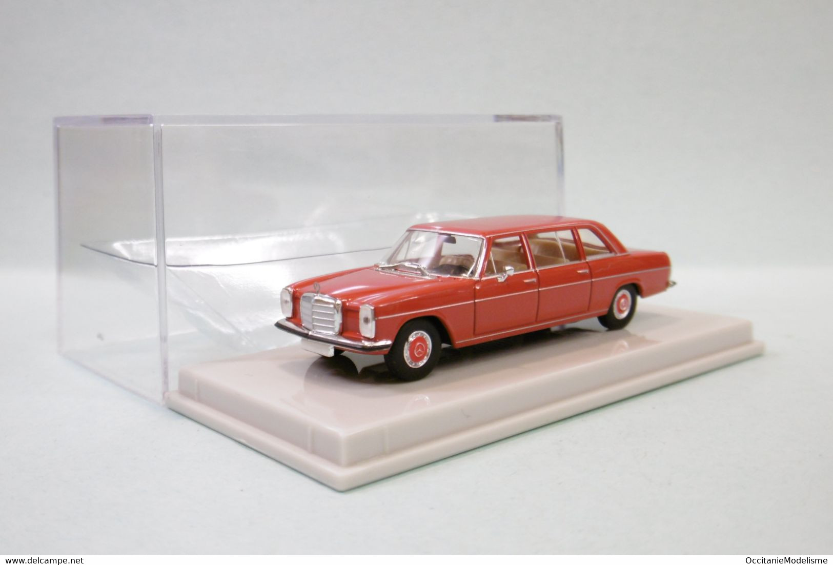 Starmada / Brekina - MERCEDES BENZ 220 D 8 Longue (W 115) Rouge Réf. 13402 Neuf NBO HO 1/87 - Veicoli Da Strada