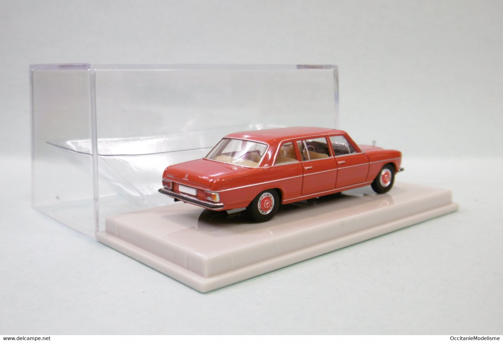 Starmada / Brekina - MERCEDES BENZ 220 D 8 Longue (W 115) Rouge Réf. 13402 Neuf NBO HO 1/87 - Road Vehicles