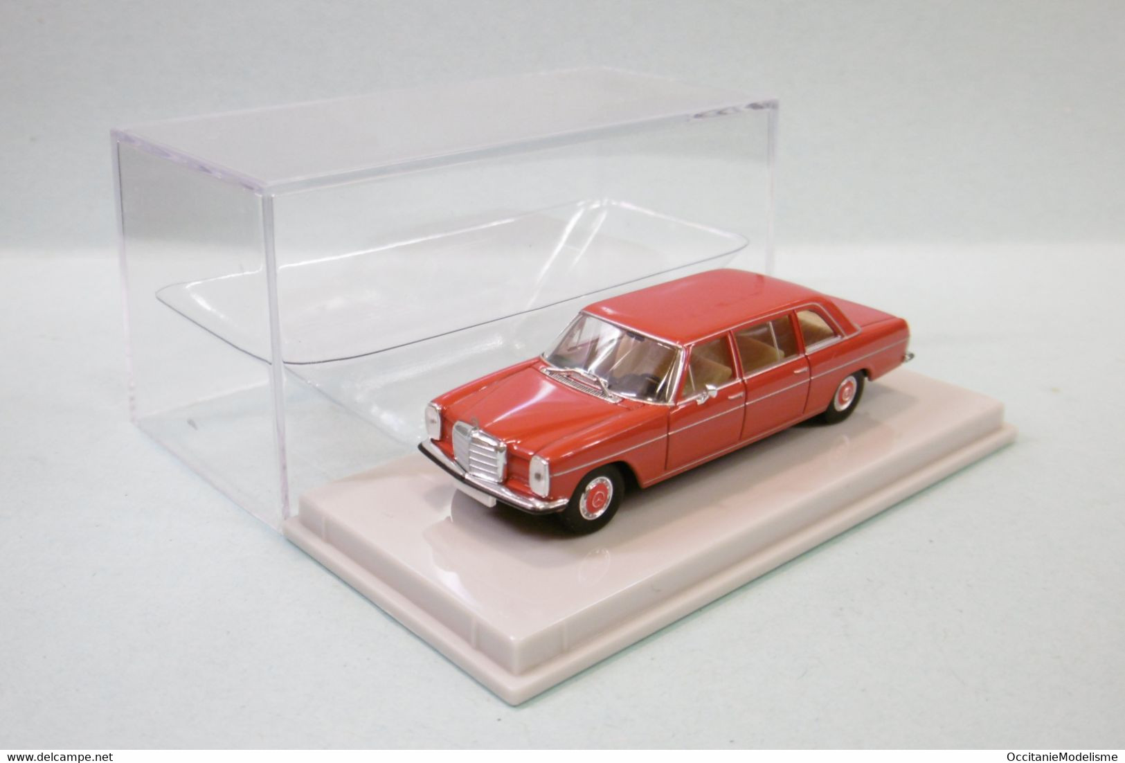 Starmada / Brekina - MERCEDES BENZ 220 D 8 Longue (W 115) Rouge Réf. 13402 Neuf NBO HO 1/87 - Road Vehicles