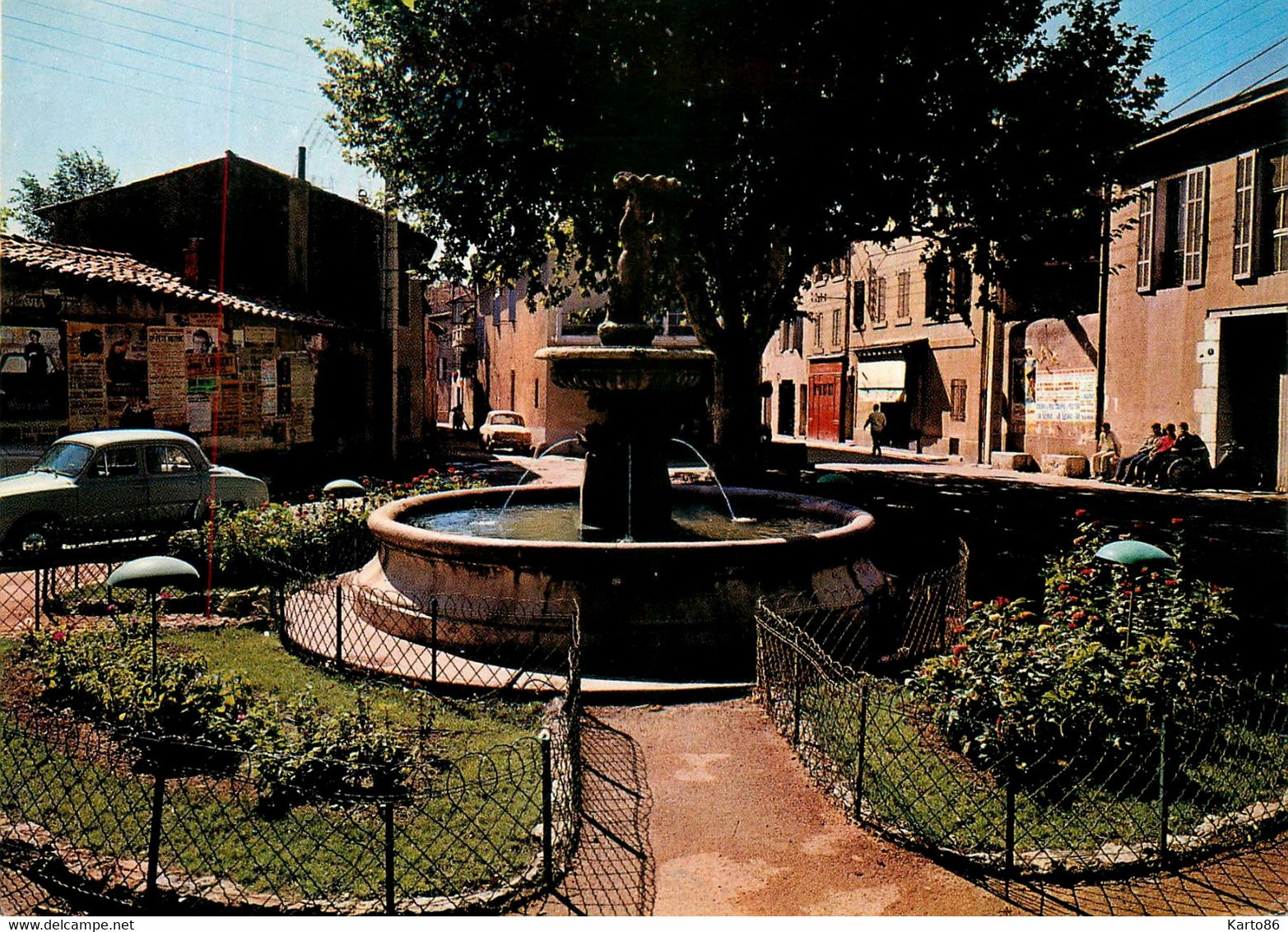 Marignane * Place Et La Fontaine - Marignane