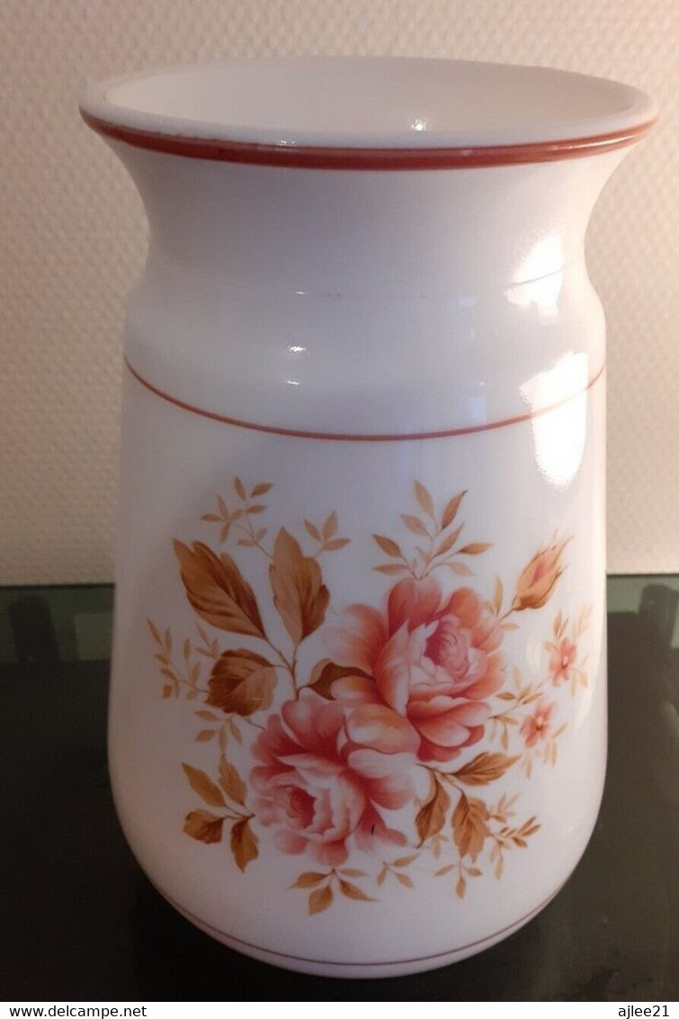 Vase En Opaline. - Vasi