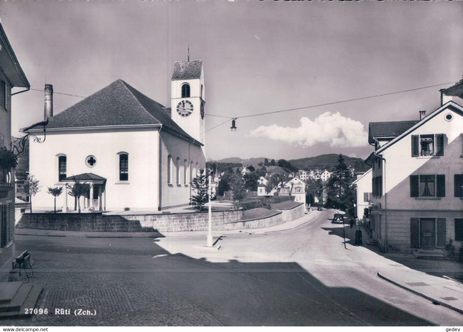 Rüti ZH, Une Rue Et L'Eglise (27096) 10x15 - Rüti