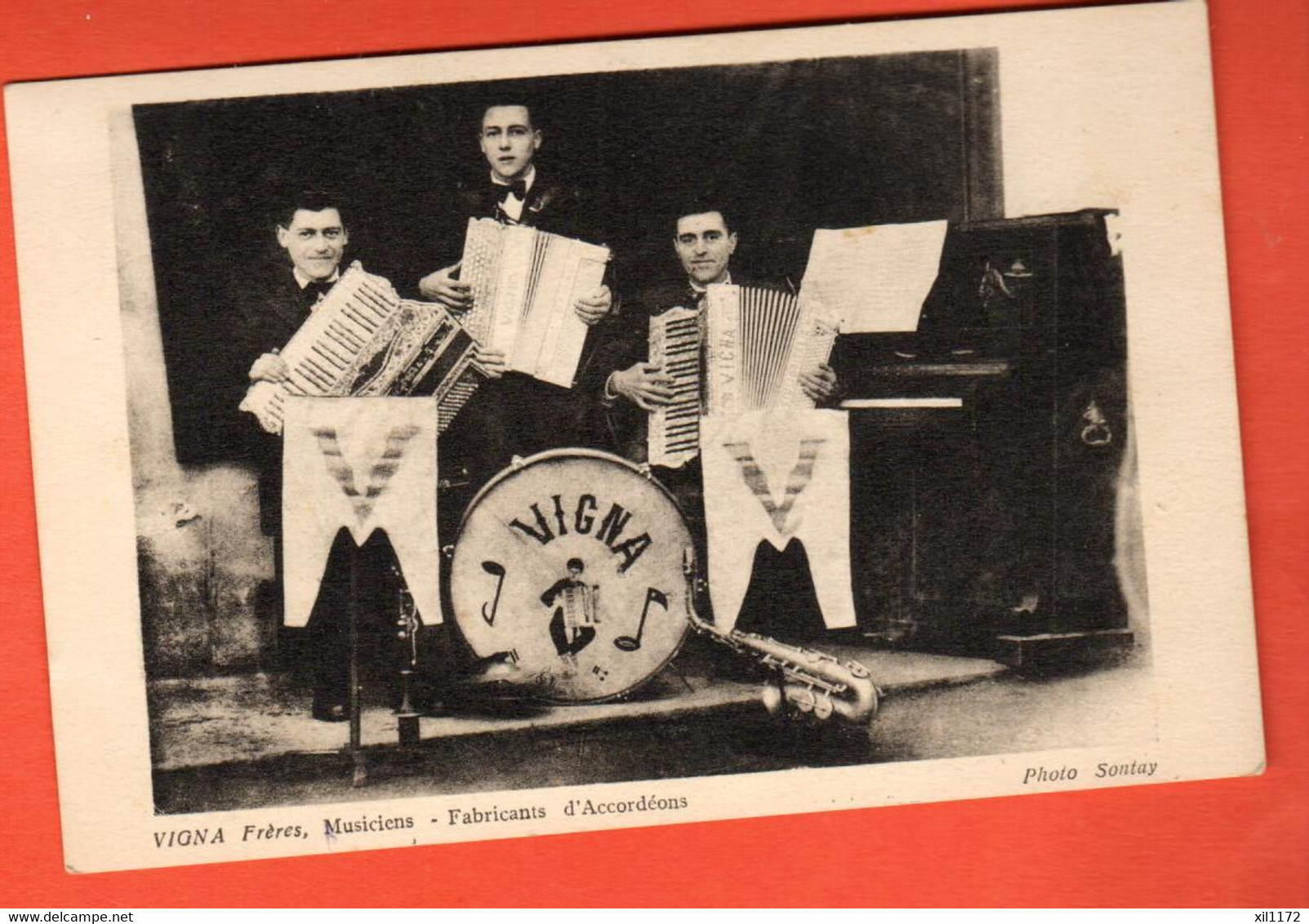 OAC-11 Vigna Musiciens Et Fabricants D'accordéon.  Photo Sontay NC - Cabaret