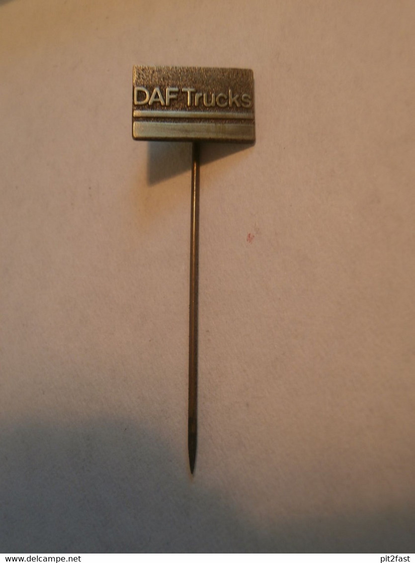 DAF Trucks , Alte Anstecknadel , Pin , Badge , Abzeichen , LKW , Truck !!! - Trucks