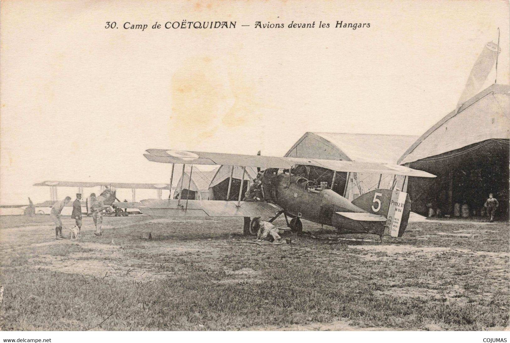 56 - CAMP DE COETQUIDAN - S03475 - Avions Devant Les Hangars - L1 - Guer Coetquidan