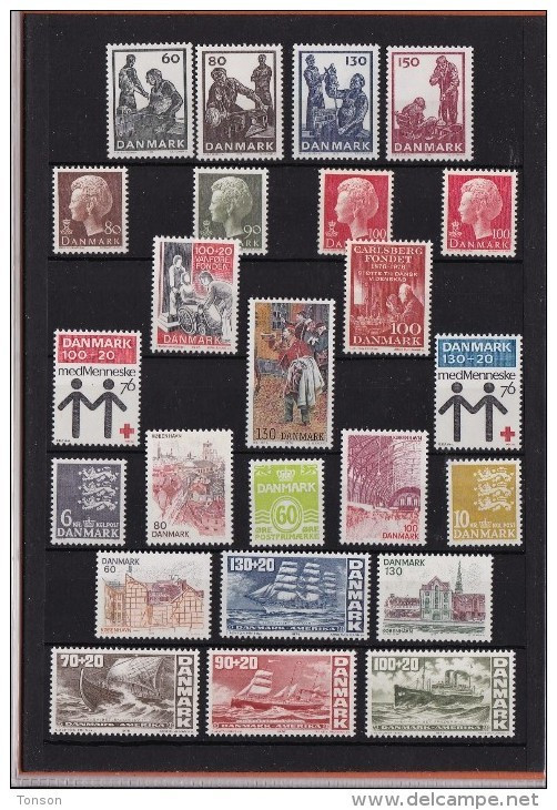 Denmark, 1976 Yearset, Mint In Folder, 3 Scans. - Años Completos