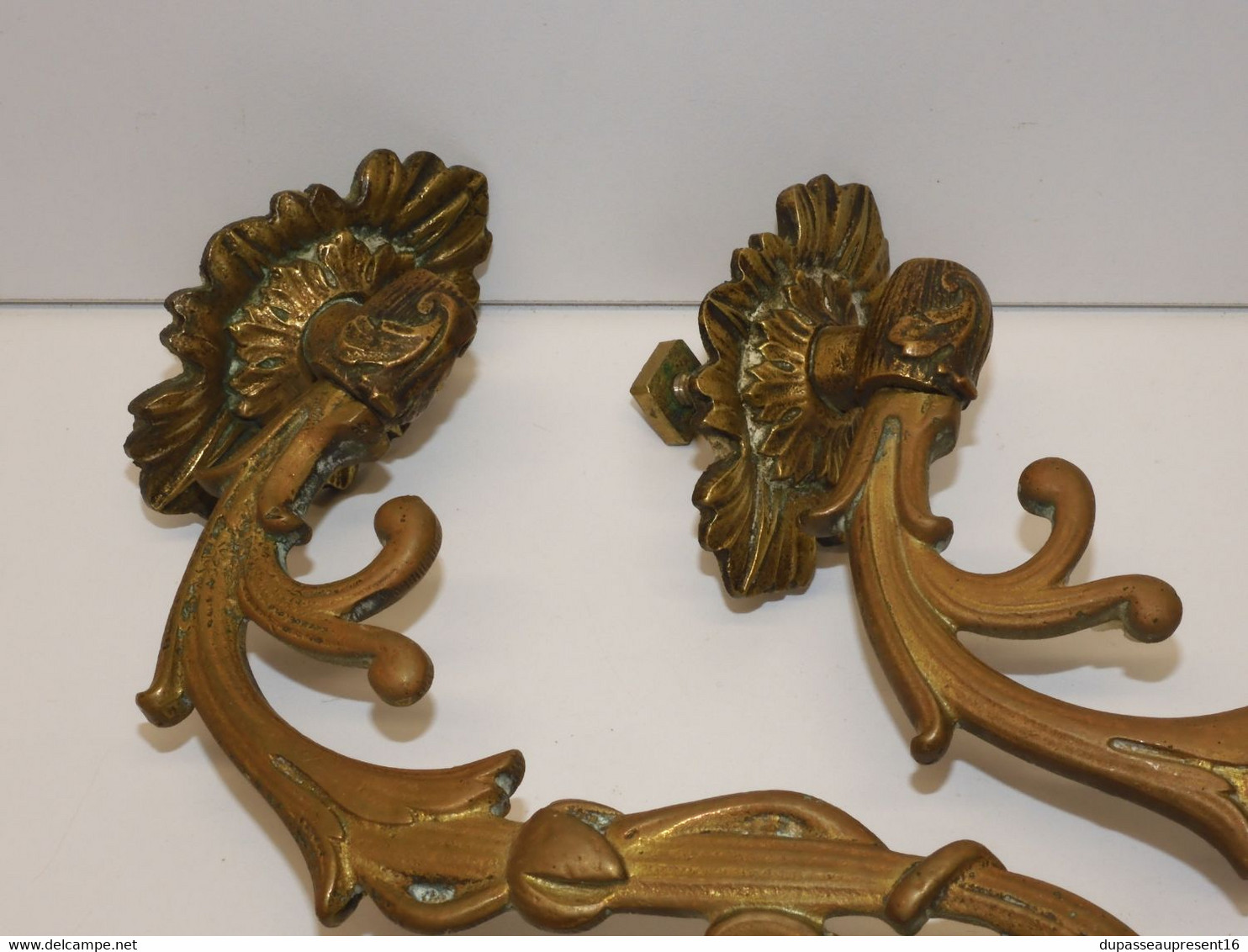 *2 BRAS BOUGEOIRS de PIANO en BRONZE ART NOUVEAU BINETS BOUTONS de FLEURS Déco E