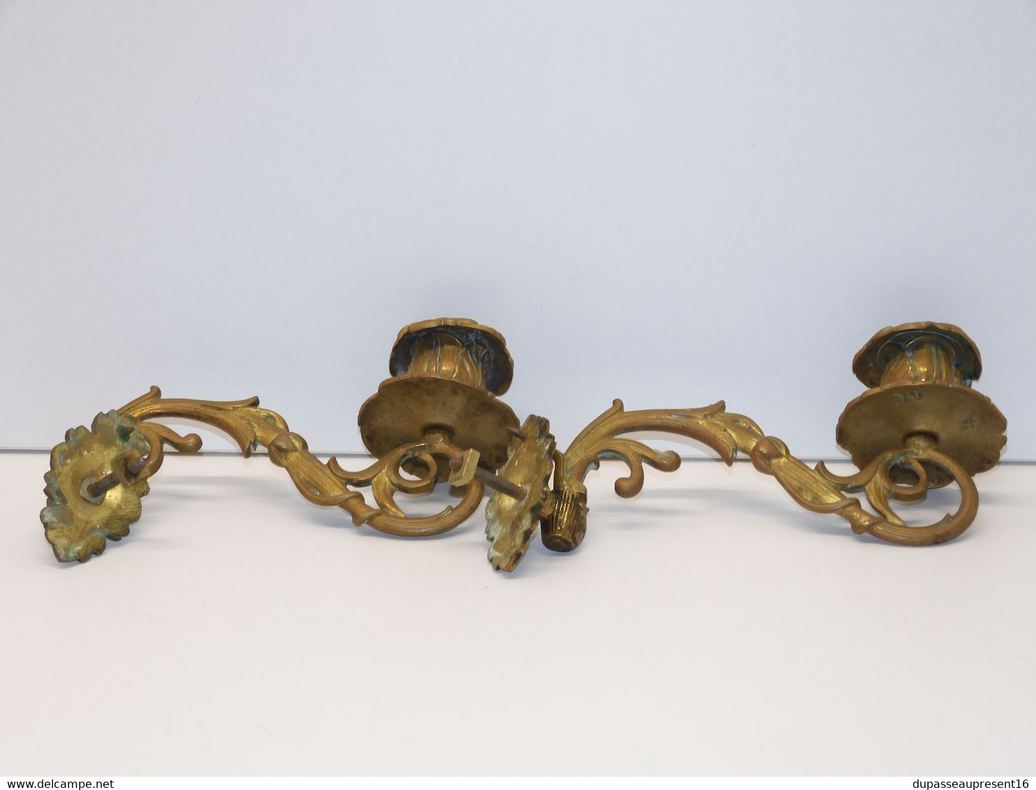 *2 BRAS BOUGEOIRS de PIANO en BRONZE ART NOUVEAU BINETS BOUTONS de FLEURS Déco E