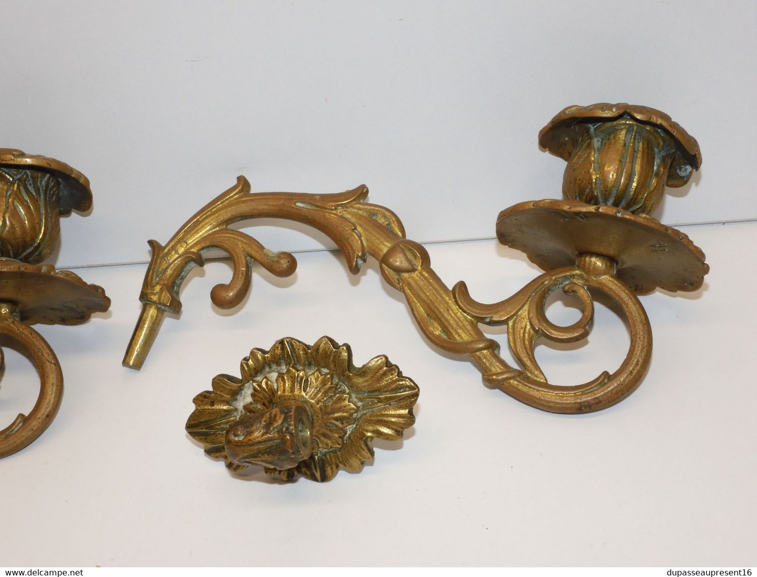 *2 BRAS BOUGEOIRS de PIANO en BRONZE ART NOUVEAU BINETS BOUTONS de FLEURS Déco E