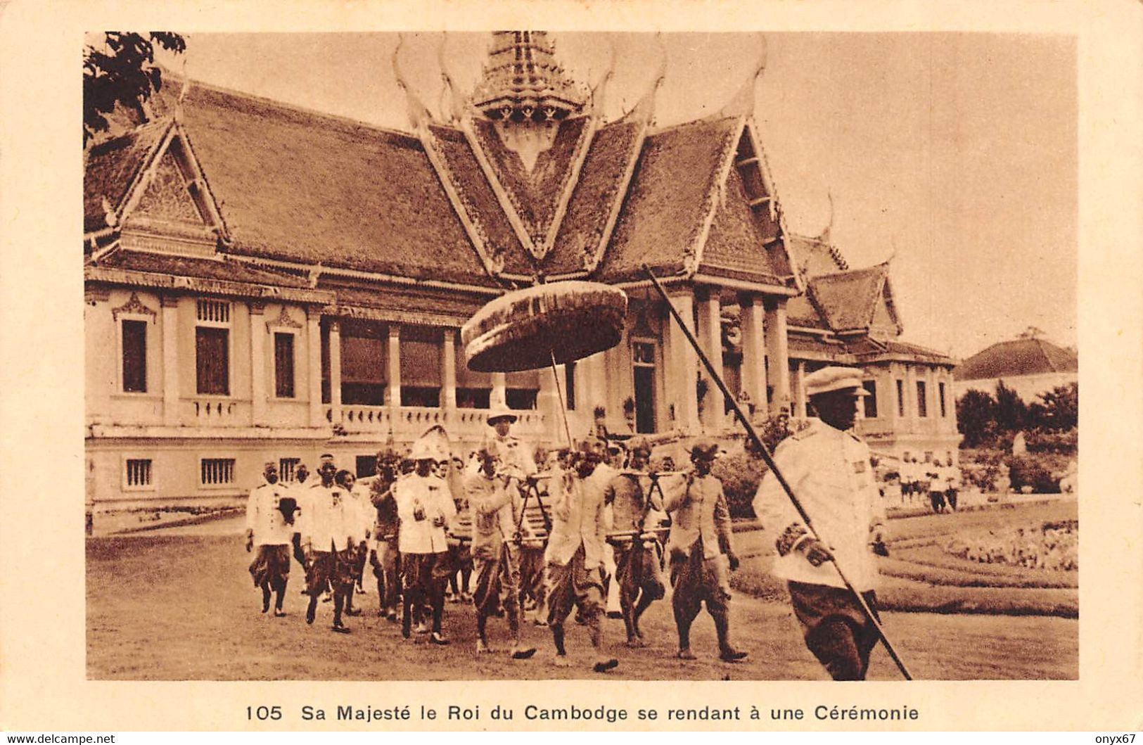 Sa Majesté Le Roi Du Cambodge Se Rendant à Une Cérémonie (Cambodge-Asie-Asia-Asien) Royauté-Noblesse -Couronne Royale - Cambodge