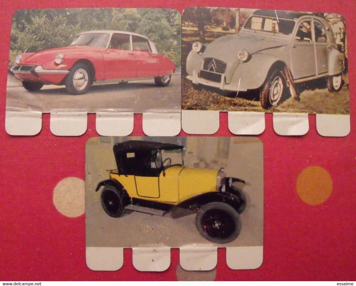 Citroën DS19, 2 CV AZL. Trèfle 1922. 3 Plaquettes En Tôle COOP N° 10,26,79. "l'auto à Travers Les âges" - Blechschilder (ab 1960)