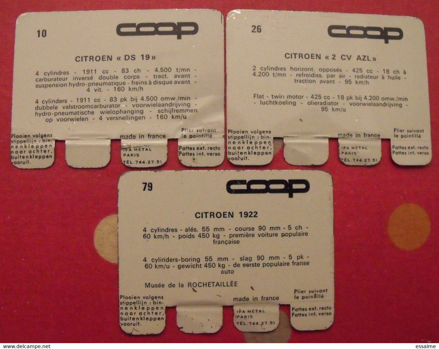 Citroën DS19, 2 CV AZL. Trèfle 1922. 3 Plaquettes En Tôle COOP N° 10,26,79. "l'auto à Travers Les âges" - Plaques En Tôle (après 1960)