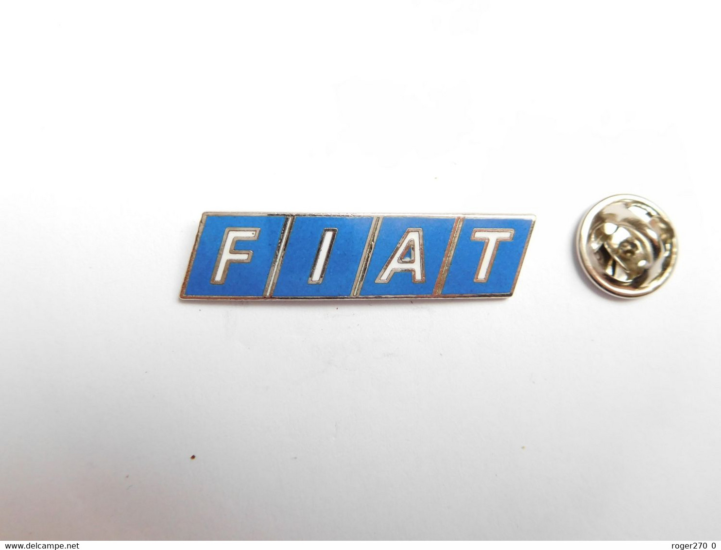 Superbe Pin's En EGF , Logo Auto FIAT , Signé Badges Impact - Fiat