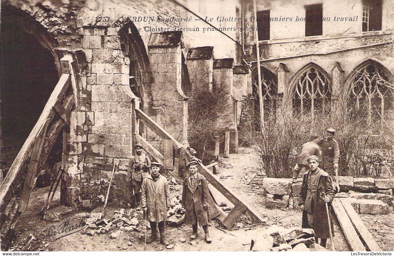 CPA - MILITARIAT - VERDUN BOMBARDE - Le Cloitre à Prisonniers - War 1914-18