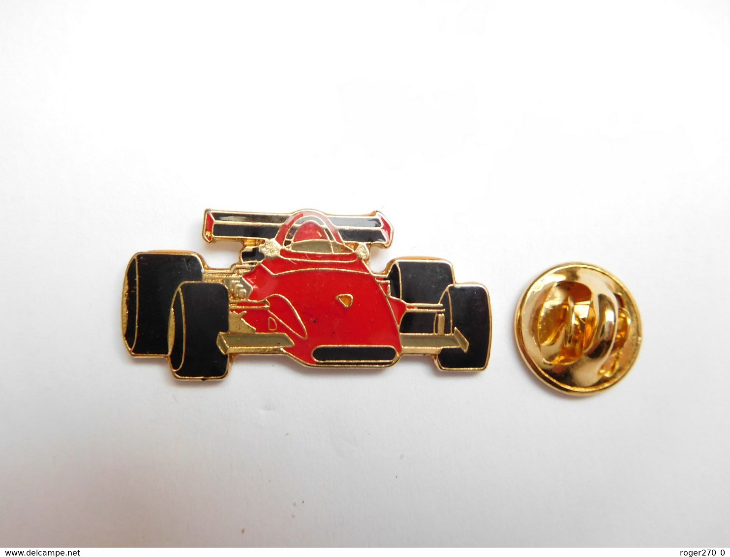 Superbe Pin's , Auto F1 , Formule 1 , Scuderia Ferrari , Verso Quadrillé - Ferrari