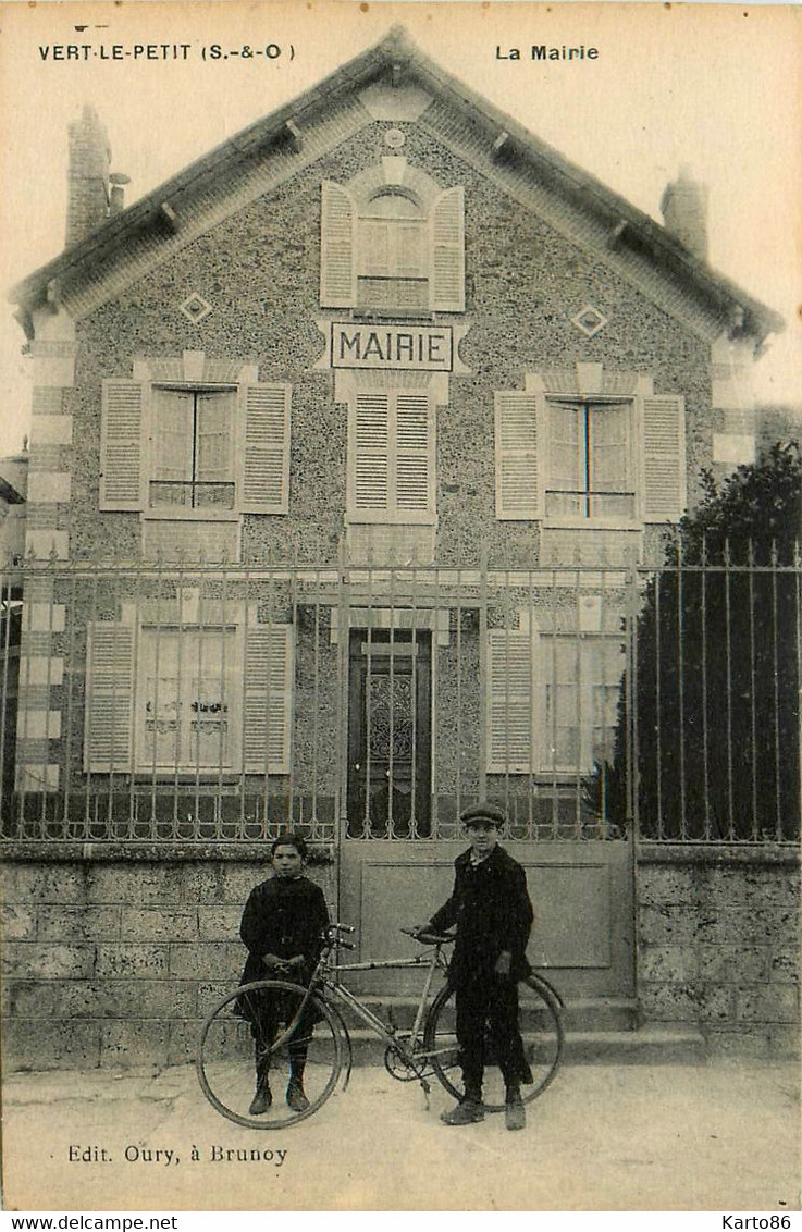 Vert Le Petit * La Façade De La Mairie * Hôtel De Ville * Villageois - Vert-le-Petit