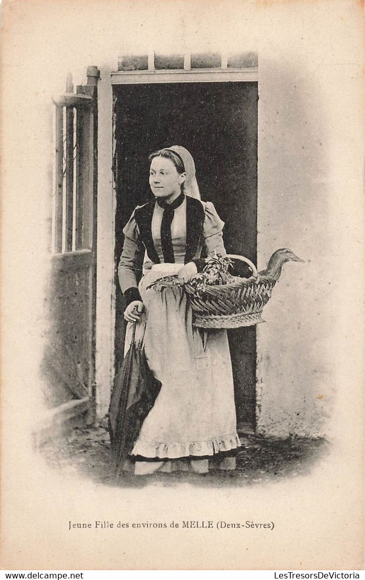 CPA Folklore - Jeune Fille Des Environs De Melle - Deux Sevres - Costume Traditionnel - Canard Dans Un Panier - Personaggi