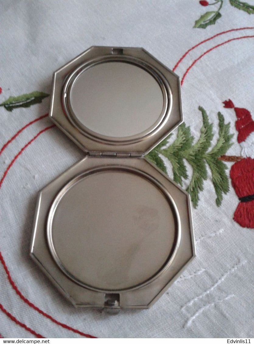 Vintage Powder Box, Good Condition - Beauty Products