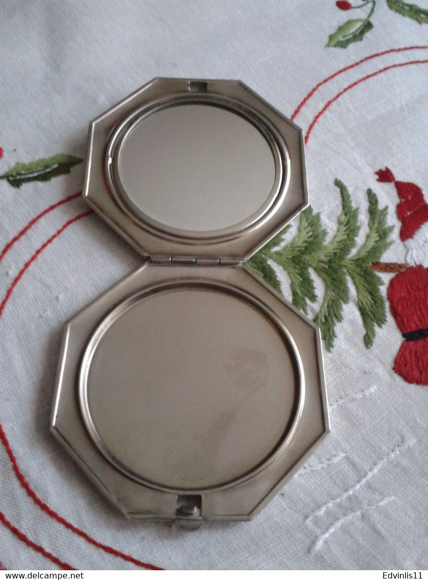 Vintage Powder Box, Good Condition - Produits De Beauté