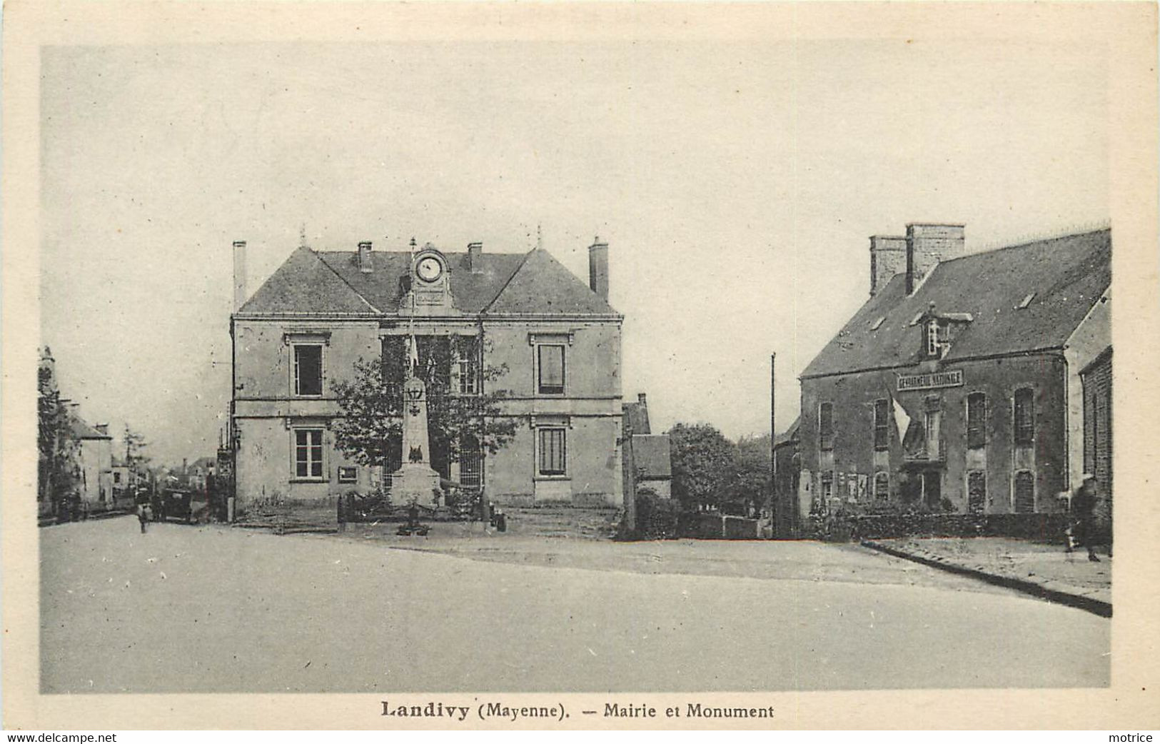 LANDIVY - Mairie Et Monument. - Landivy