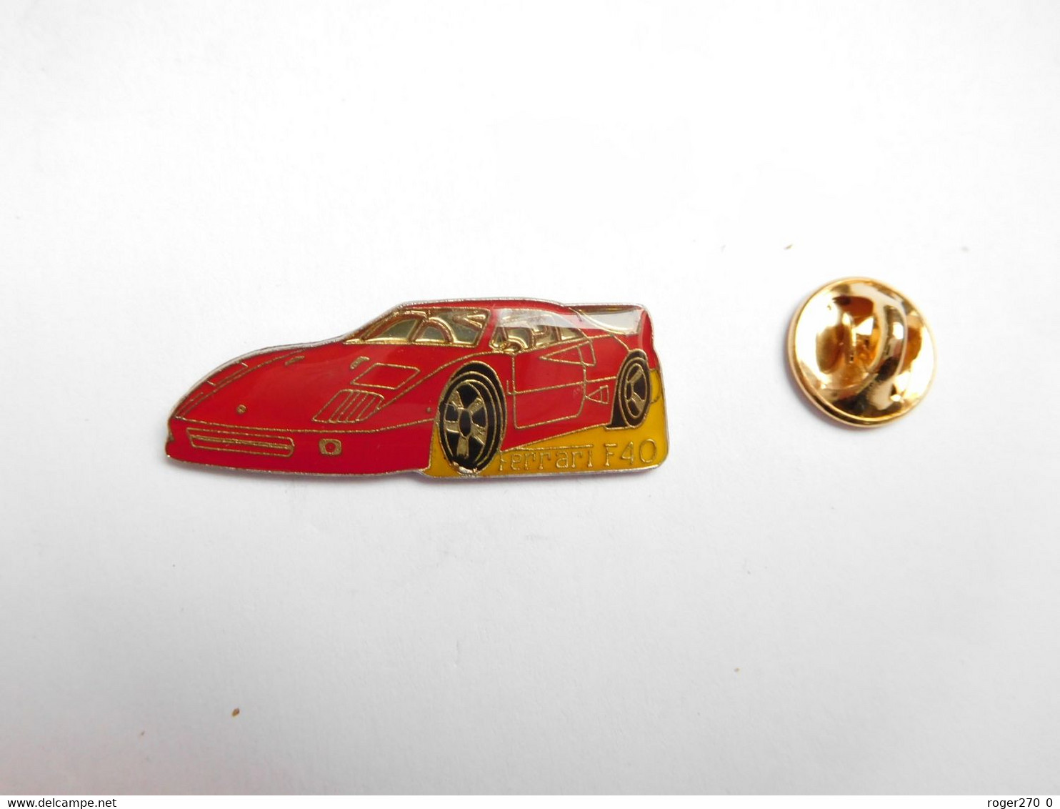 Superbe Pin's  , Auto Ferrari F40 , époxy - Ferrari
