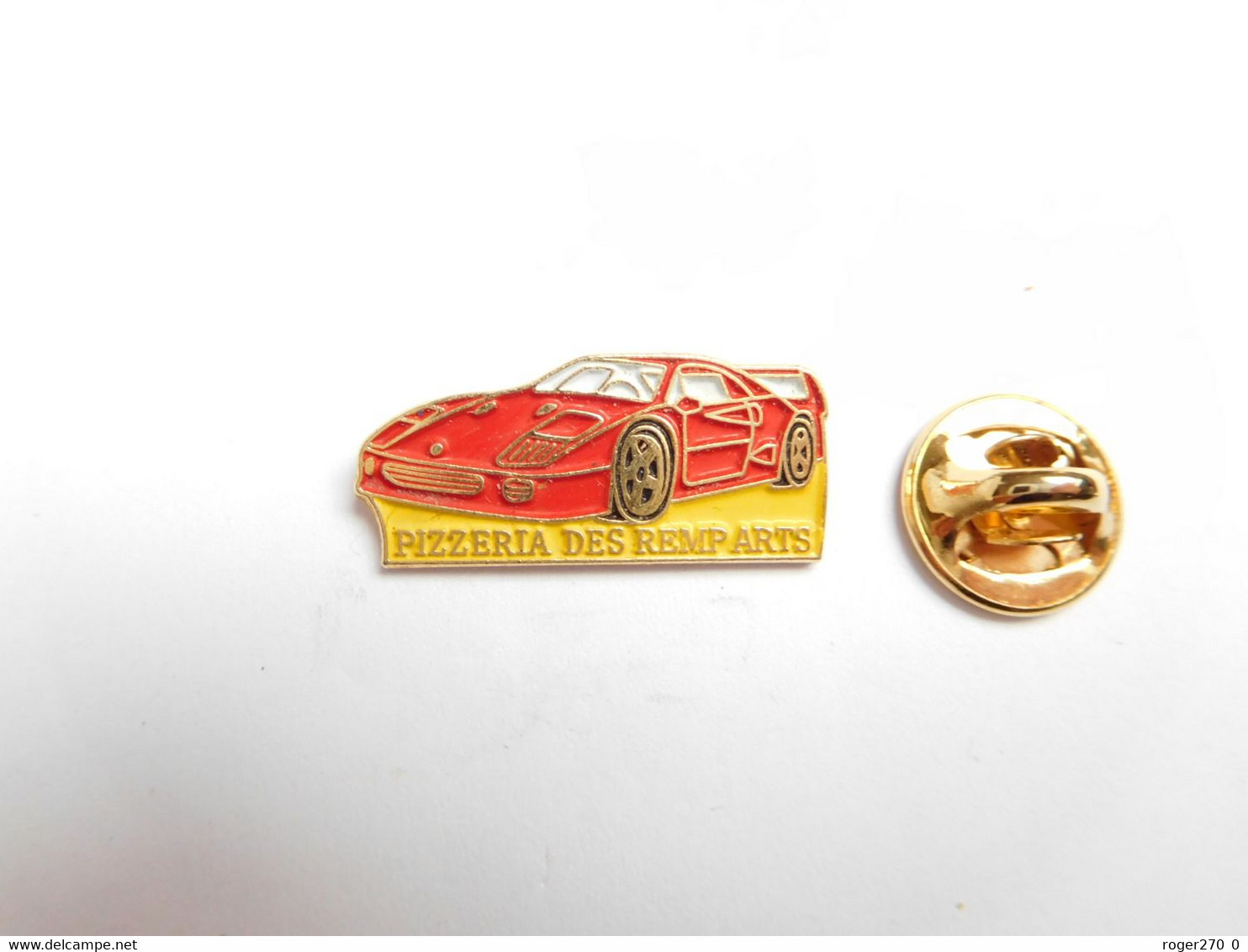 Superbe Pin's  , Auto Ferrari F40 , Pizzeria Des Remparts - Ferrari