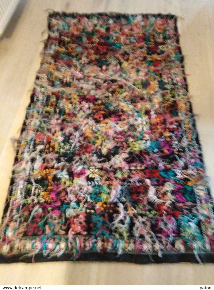 TAPIS BERBERE FAIT MAIN SUD MAROC 0.95X1.60 / TRES COLORE Cf Scan ) T.BIEN EN TENTURE MURALE - Alfombras & Tapiceria