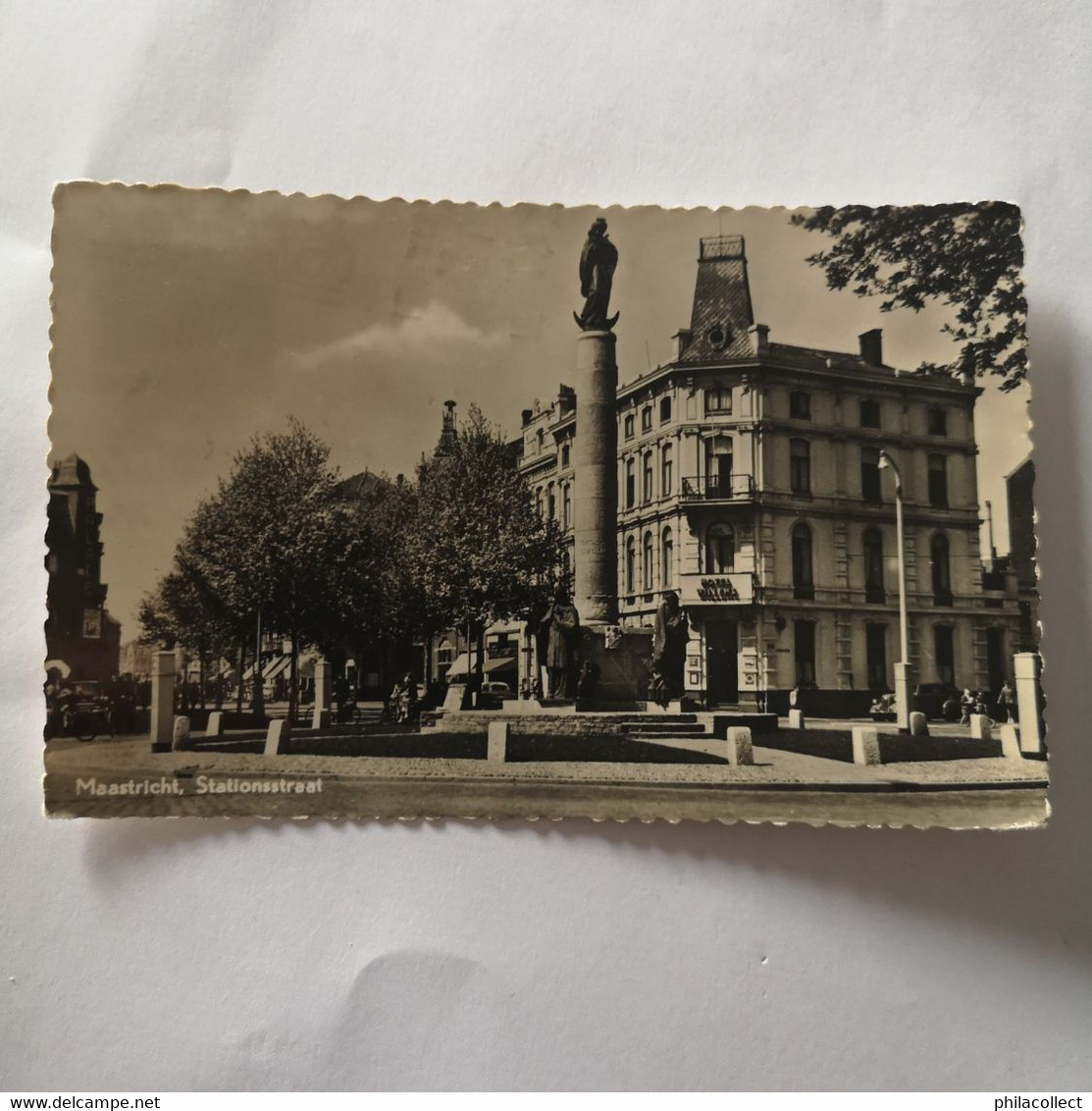 Maastricht //  Stationsstraat Hotel Willems 1955 - Maastricht