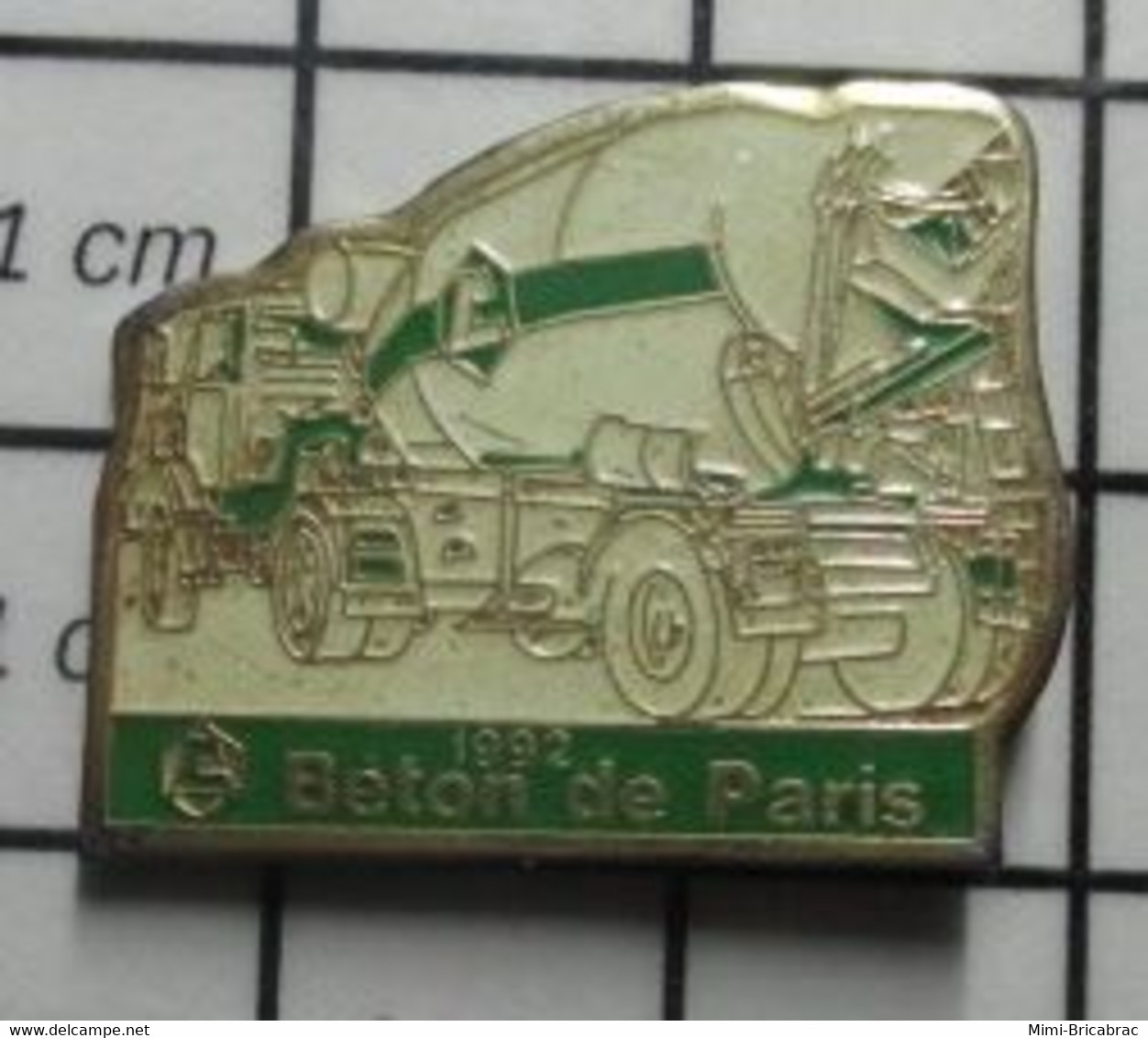 812A Pin's Pins / Beau Et Rare / TRANSPORTS / CAMION BETONNIERE BETON DE PARIS - Transports