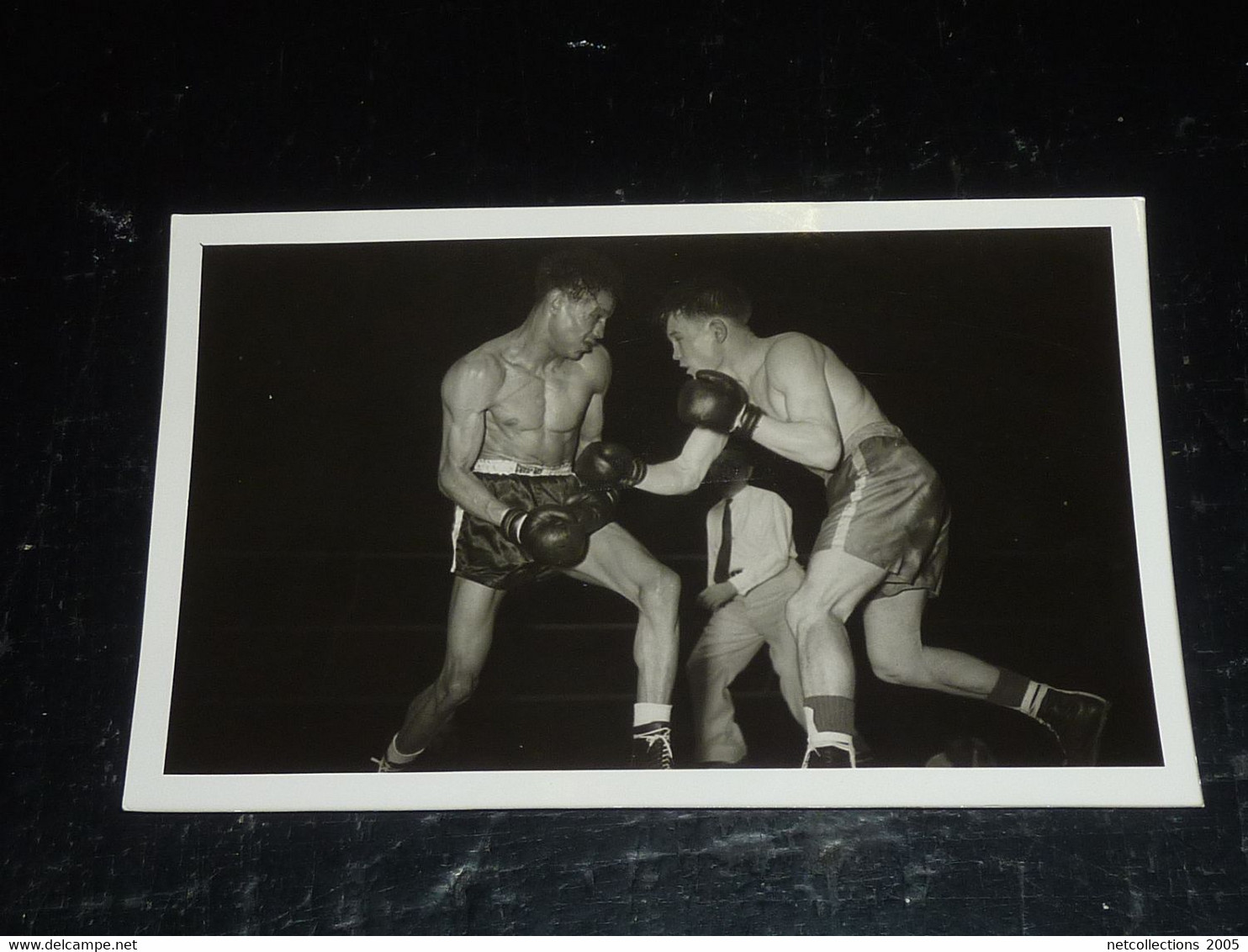 BOXEUR; DESHAYES (à Droite) à Obtenu Son 23° Succès....contre L'américain RAY LEWIS Au Palais Des Sports 1950 (DOC-F(2)) - Boxe