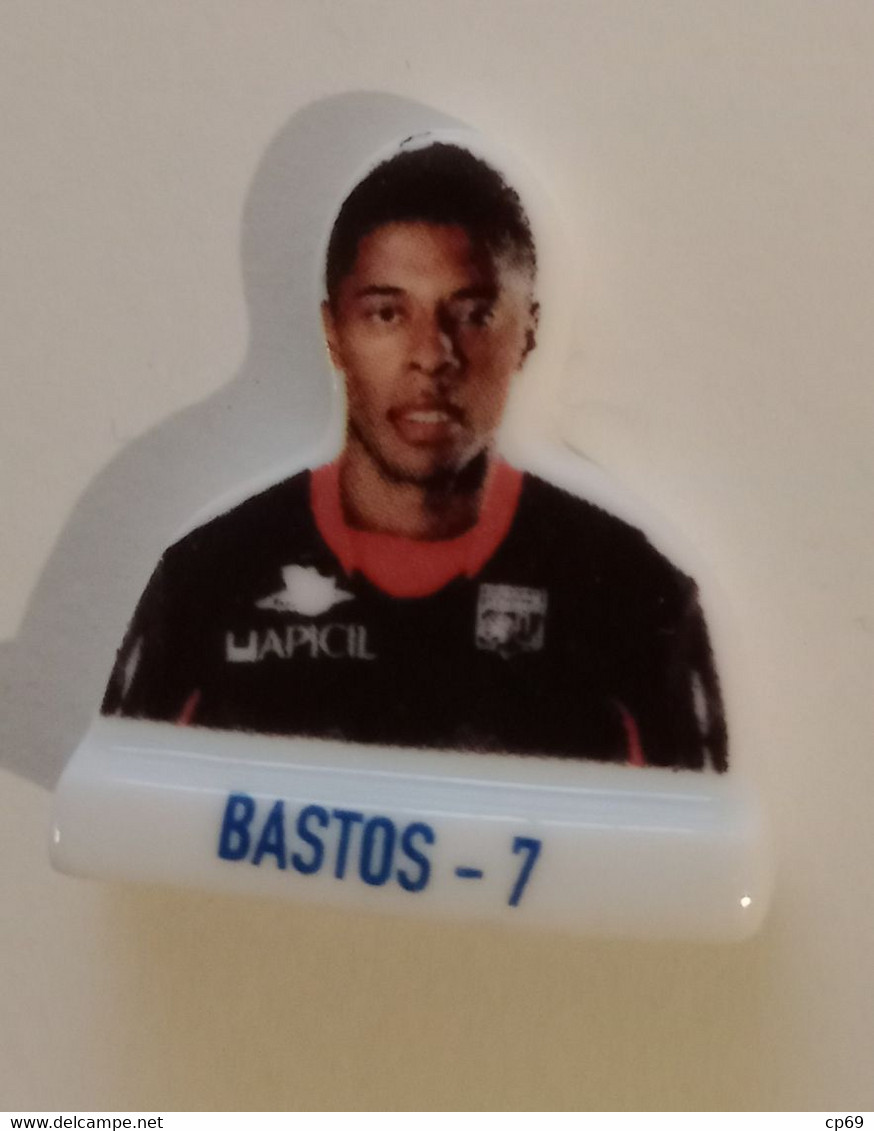 Fève Olympique Lyonnais OL Bastos N°7 Sport サッカー Football 足球 Calcio Soccer 축구 Joueur プレーヤー Player 玩家 En TB.Etat - Sport