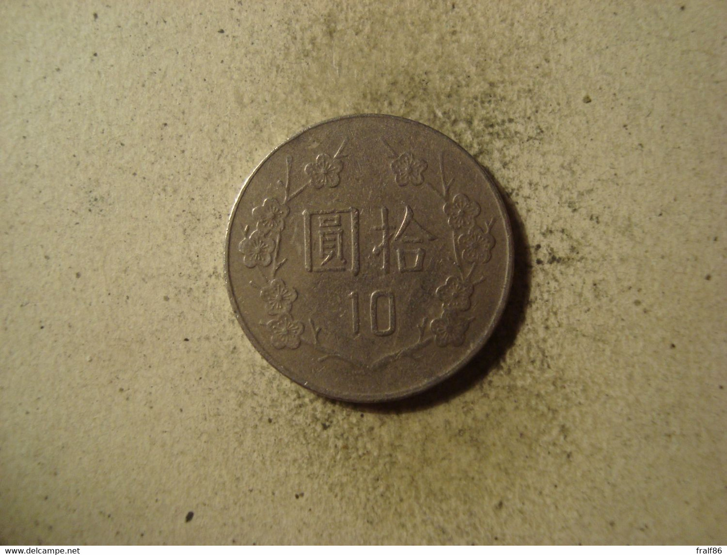 MONNAIE TAIWAN 10 YUAN 1986 / 75 - Taiwan