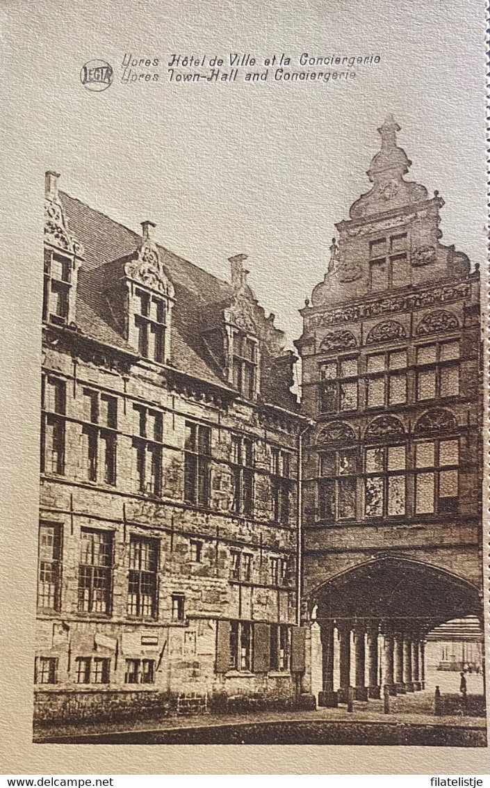 Ieper Het Stadhuis En De Conciërge Niet Gelopen - Ieper