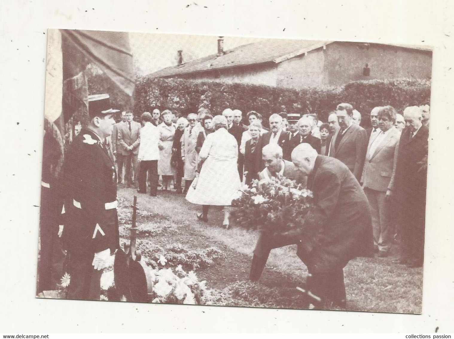 Cp, Politique,  Dépot De Gerbe Par Monsieur Poher Et Le Maire De NUBECOURT, Meuse, Sur La Tombe De Raymond POINCARE - Personnages