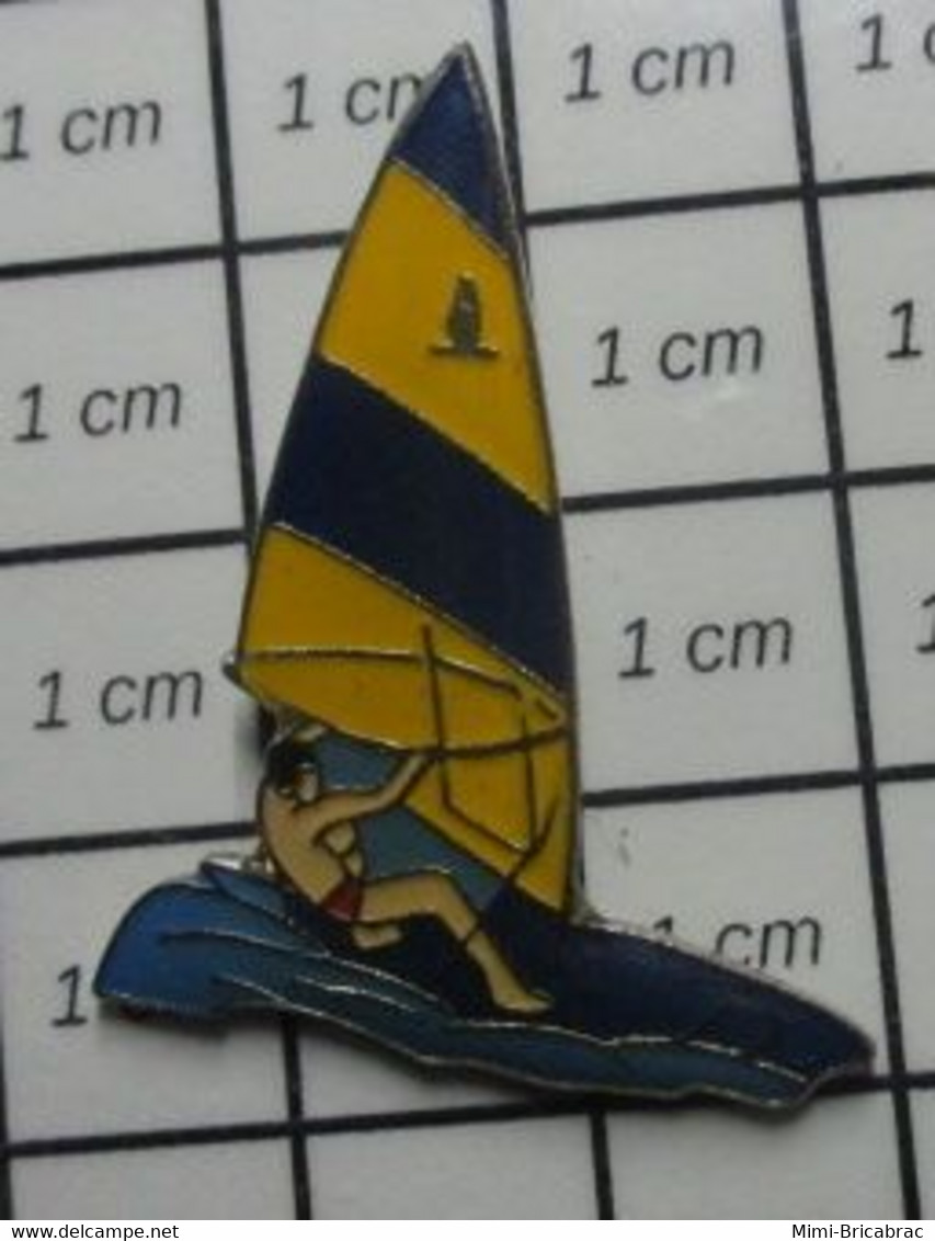 1315c Pin's Pins / Beau Et Rare /  SPORTS / PLANCHE A VOILE MULTICOLORE VELIPLANCHISTE Grand Pin's - Sailing, Yachting