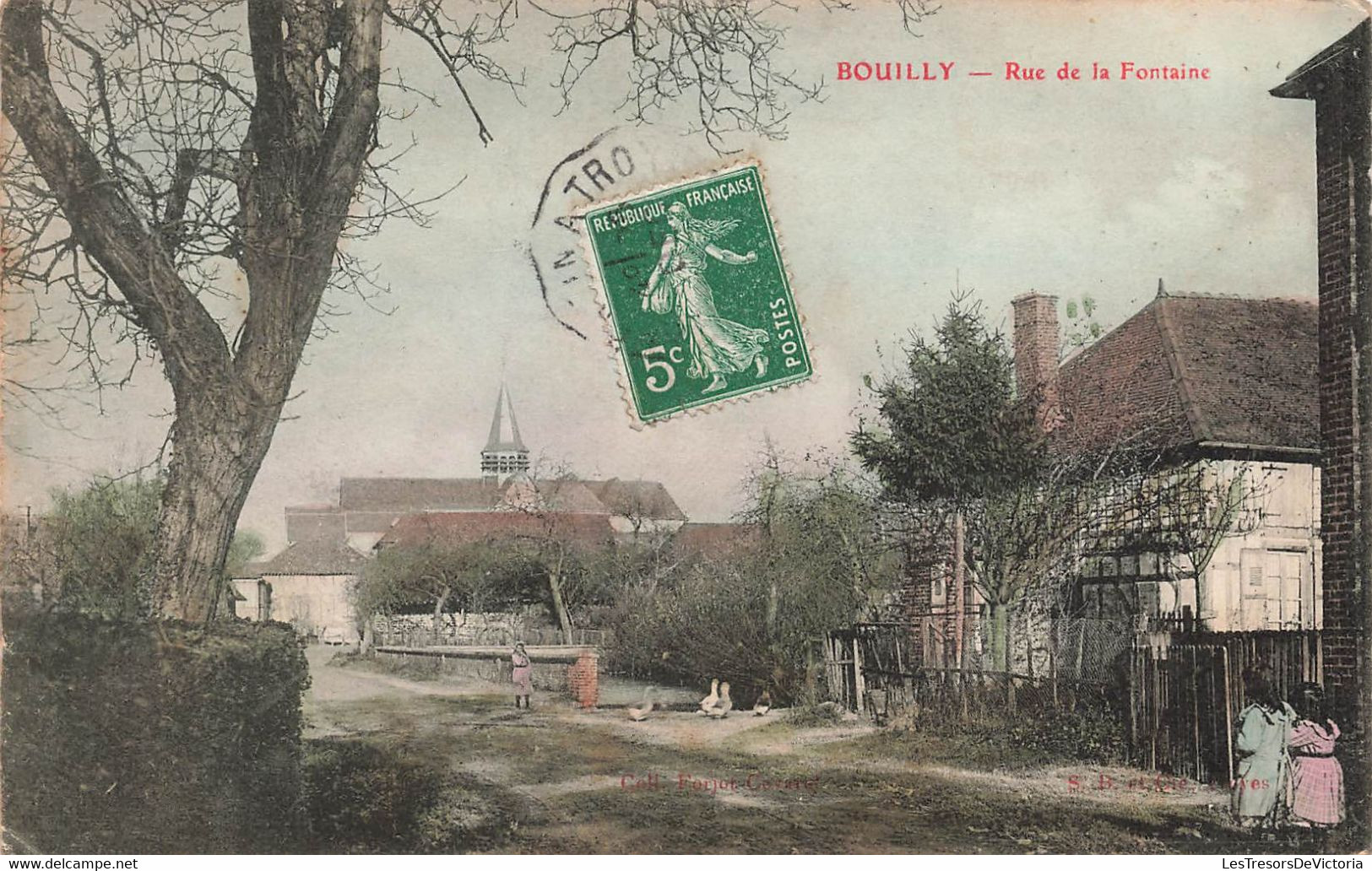 CPA Bouilly - Rue De La Fontaine - Animé Et Colorisé - - Sonstige & Ohne Zuordnung