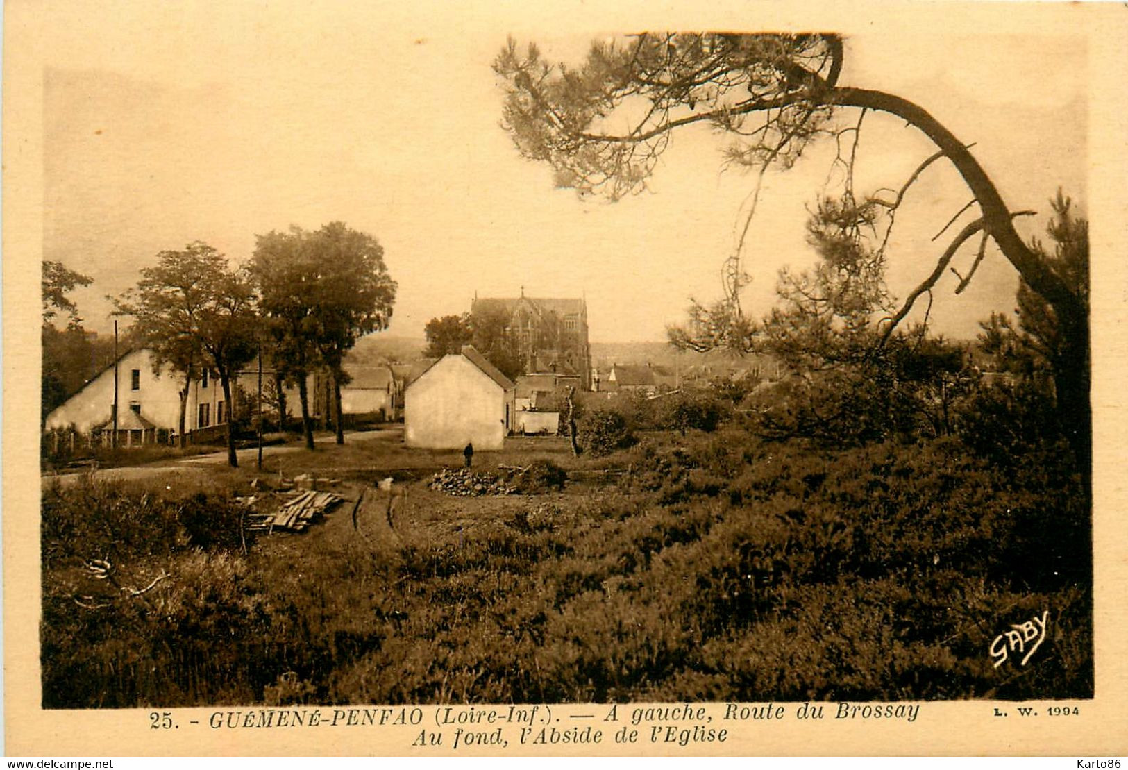 Guémené Penfao * à Gauche , Route Du Brossay * Au Fond , L'abside De L'église - Guémené-Penfao